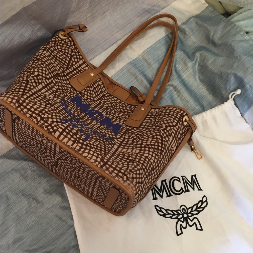 MCM Medium Liz Reversible Bag